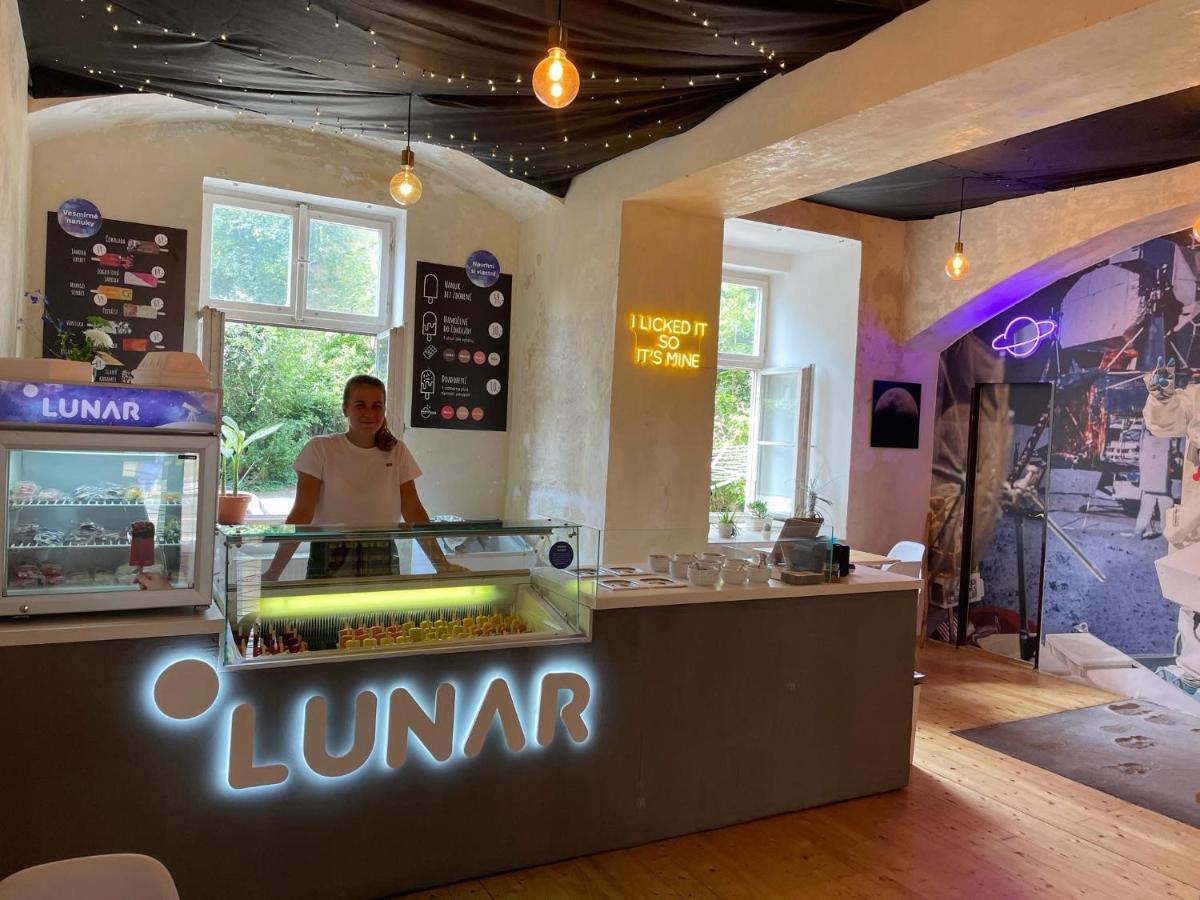 Charles Square Hostel Prague Ngoại thất bức ảnh