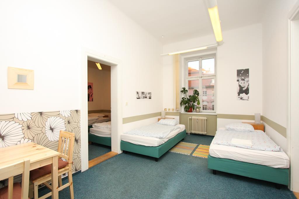 Charles Square Hostel Prague Ngoại thất bức ảnh