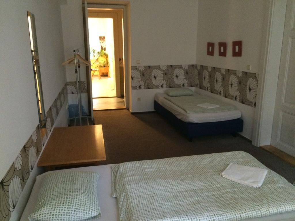 Charles Square Hostel Prague Ngoại thất bức ảnh