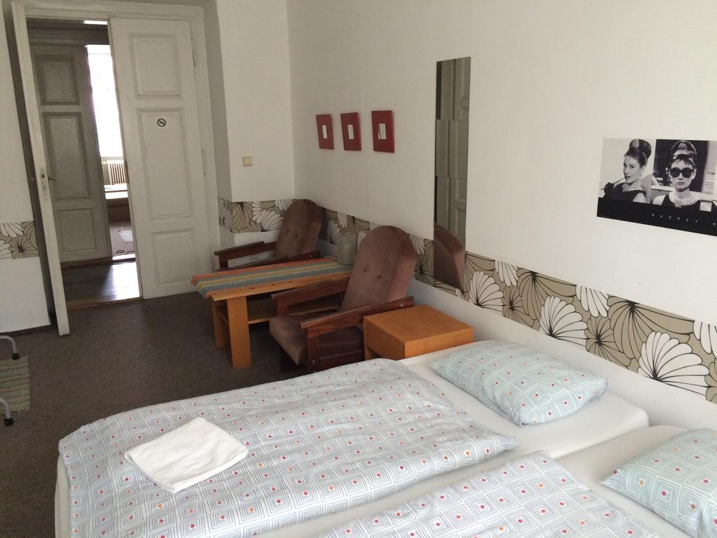 Charles Square Hostel Prague Ngoại thất bức ảnh