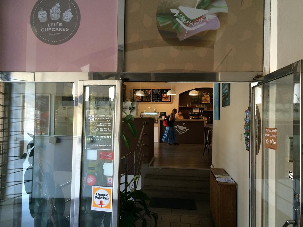 Charles Square Hostel Prague Ngoại thất bức ảnh