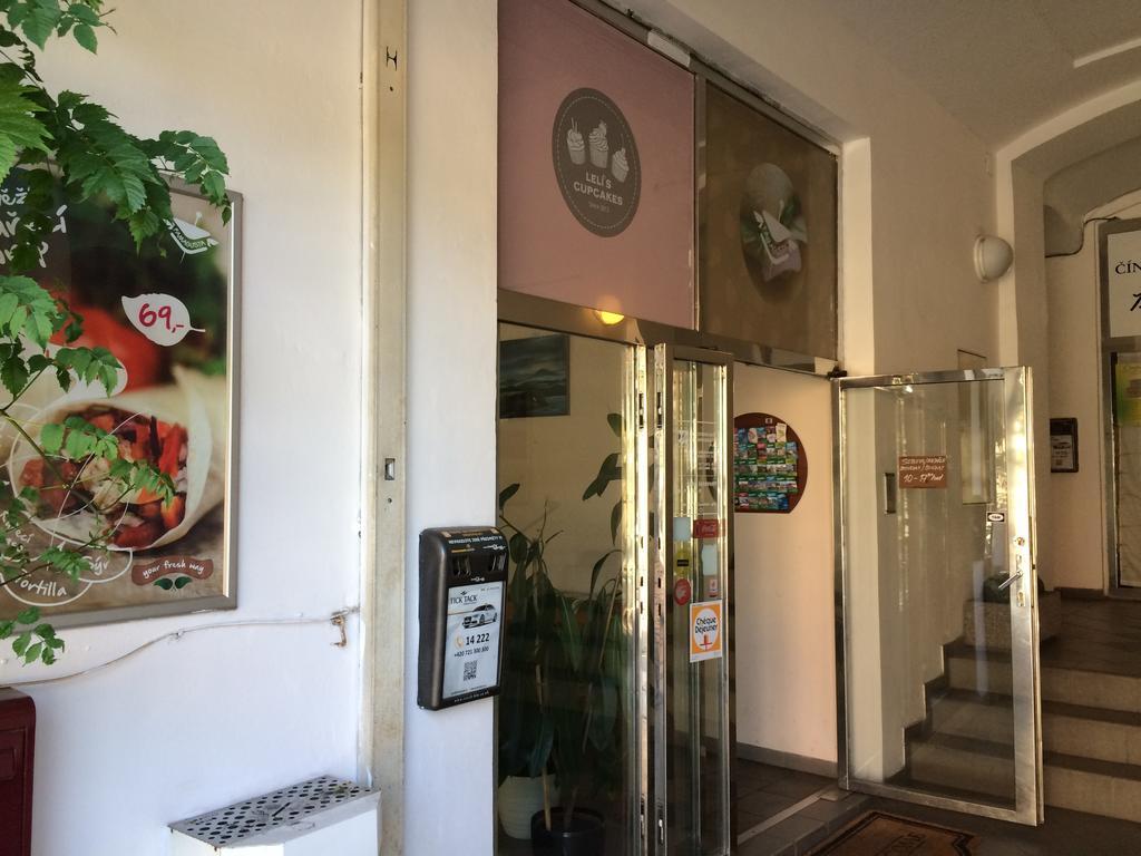 Charles Square Hostel Prague Ngoại thất bức ảnh