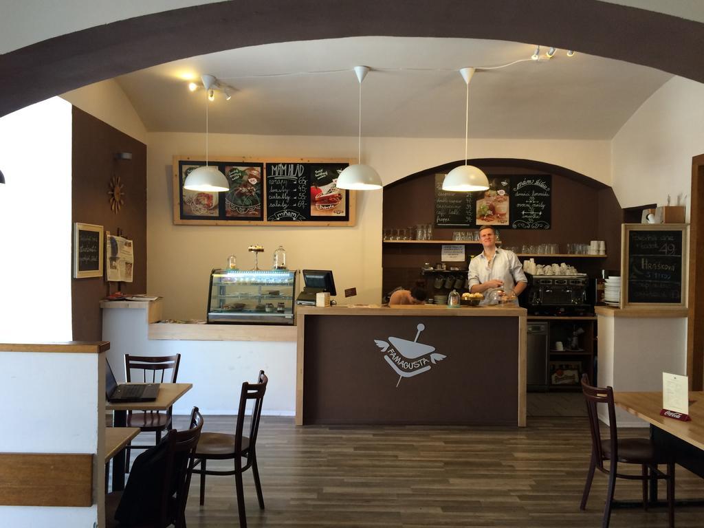 Charles Square Hostel Prague Ngoại thất bức ảnh