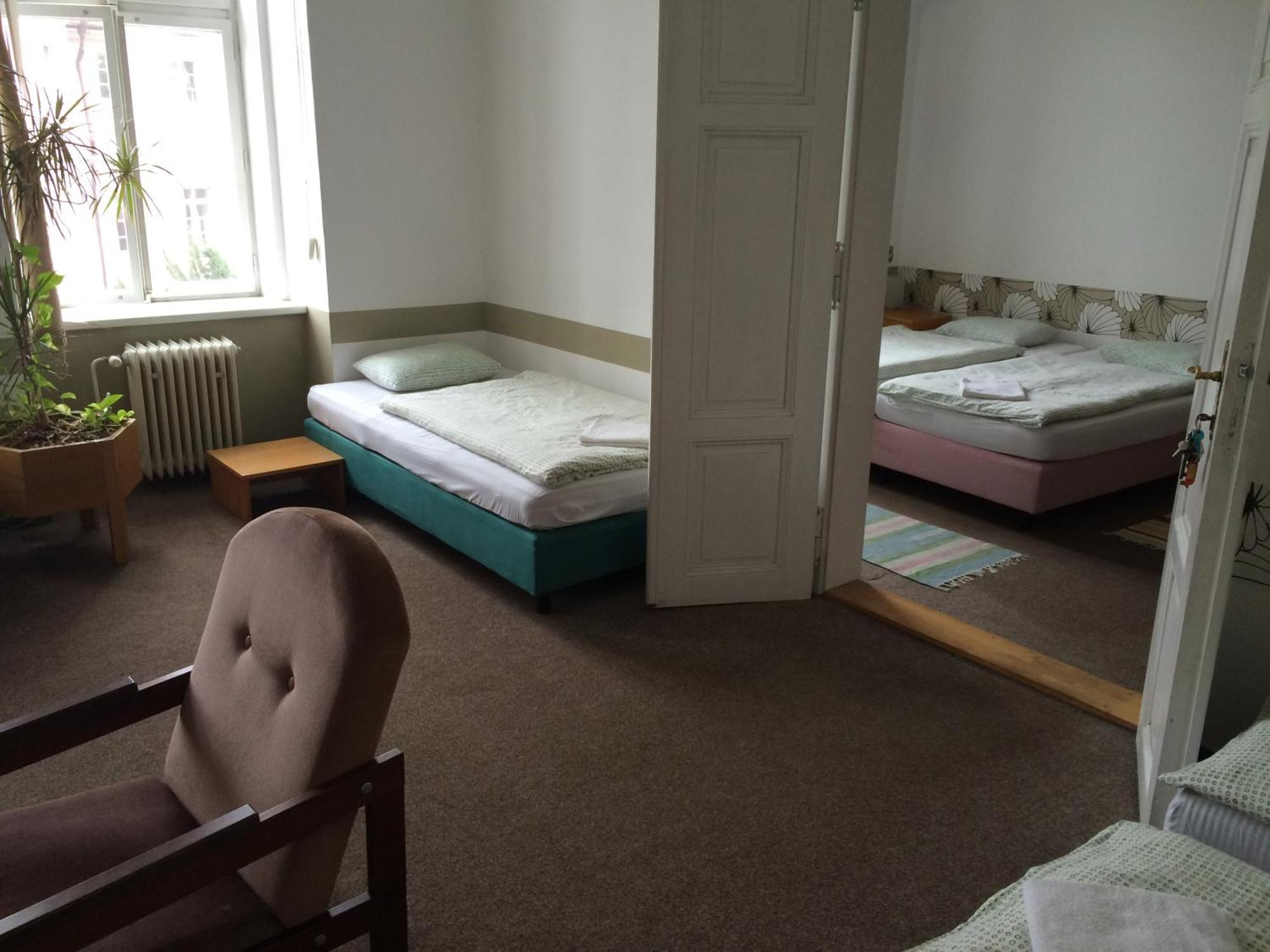 Charles Square Hostel Prague Phòng bức ảnh