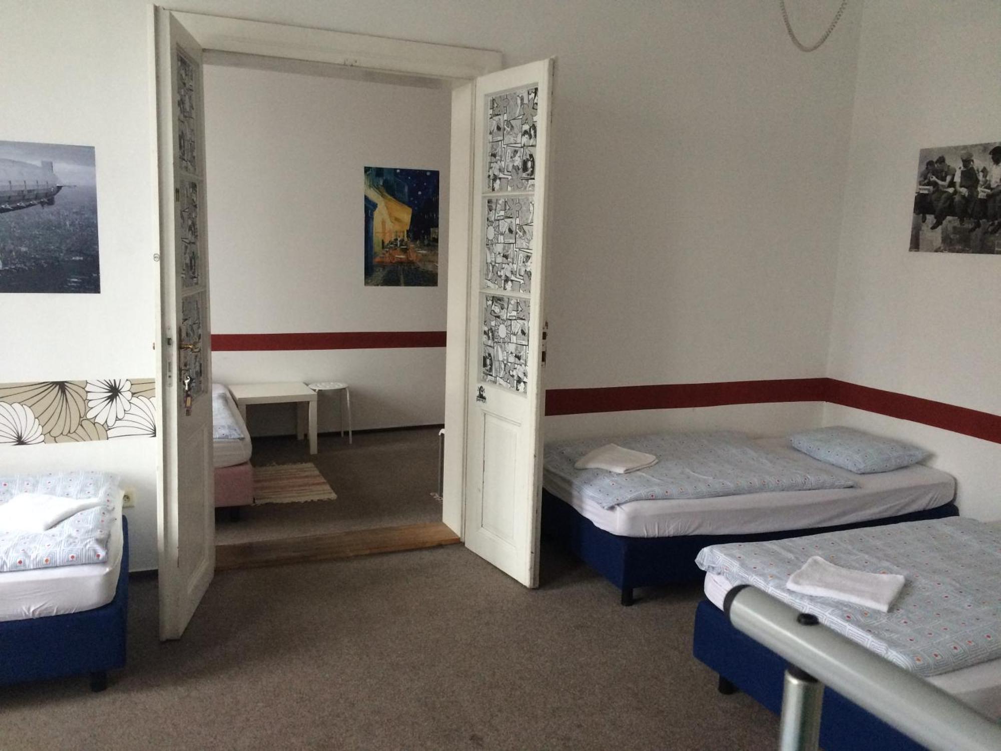 Charles Square Hostel Prague Phòng bức ảnh